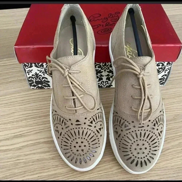 🆕 Naughty Monkey Kaleidoscope Nude Sude Lace-Up Sneaker 6🆕 - Picture 3 of 6